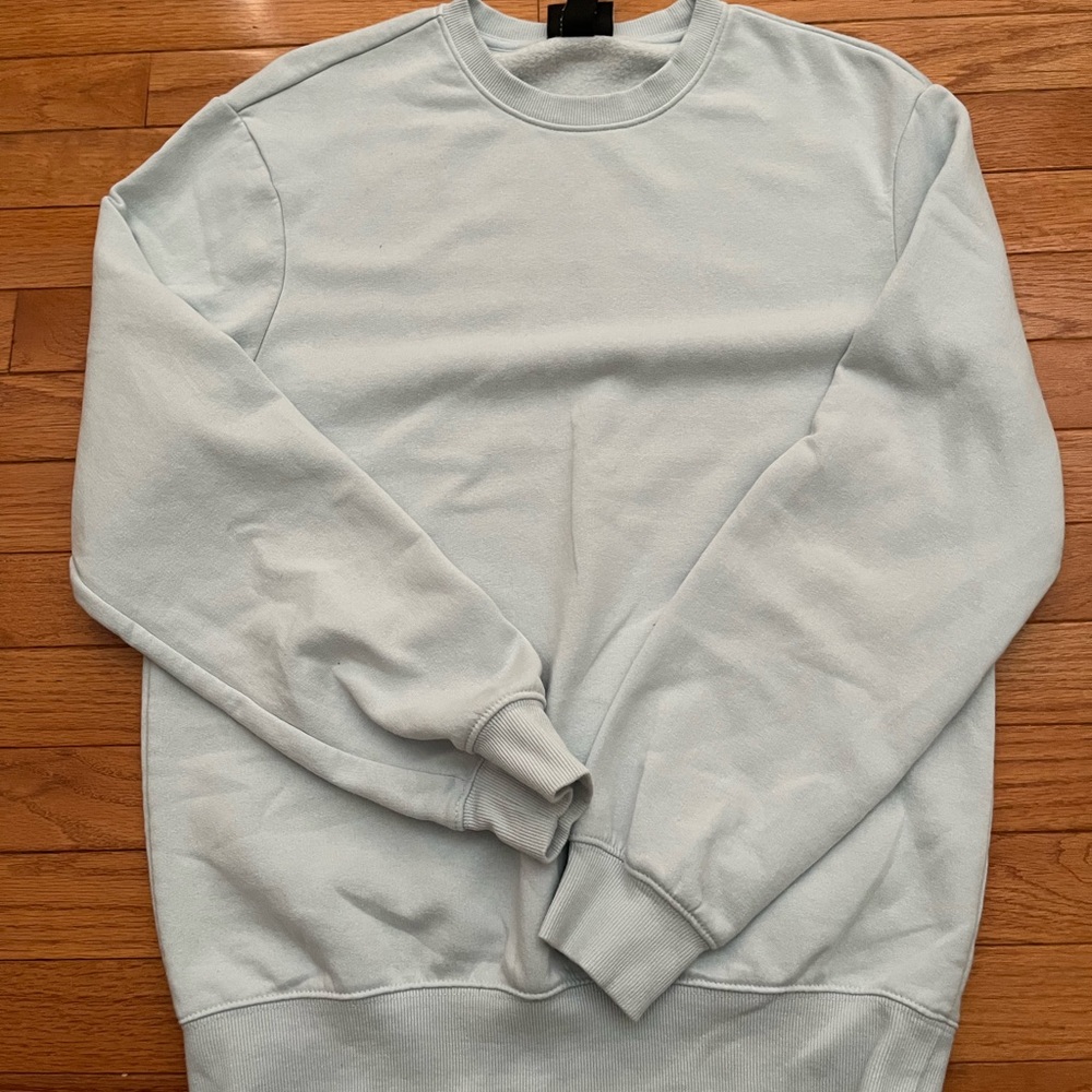 H&M Light Blue Relaxed Fit Crewneck - Size Small